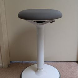 Adjustable stand stool 
