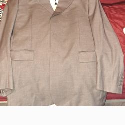 Men's Vittorio St Angelo Gray suit coat w/white button up. New! Size 17. 36-37. 3 inside pockets 2 outer pockets. prefect condition. 