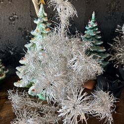 Aluminum Christmas Tree Pom-Pom Table Top