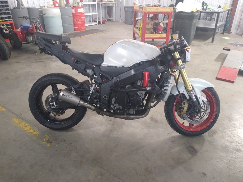 2004 gsxr 750 exhaust