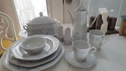 Set of China - Place setting for 8- Savoir Vivre