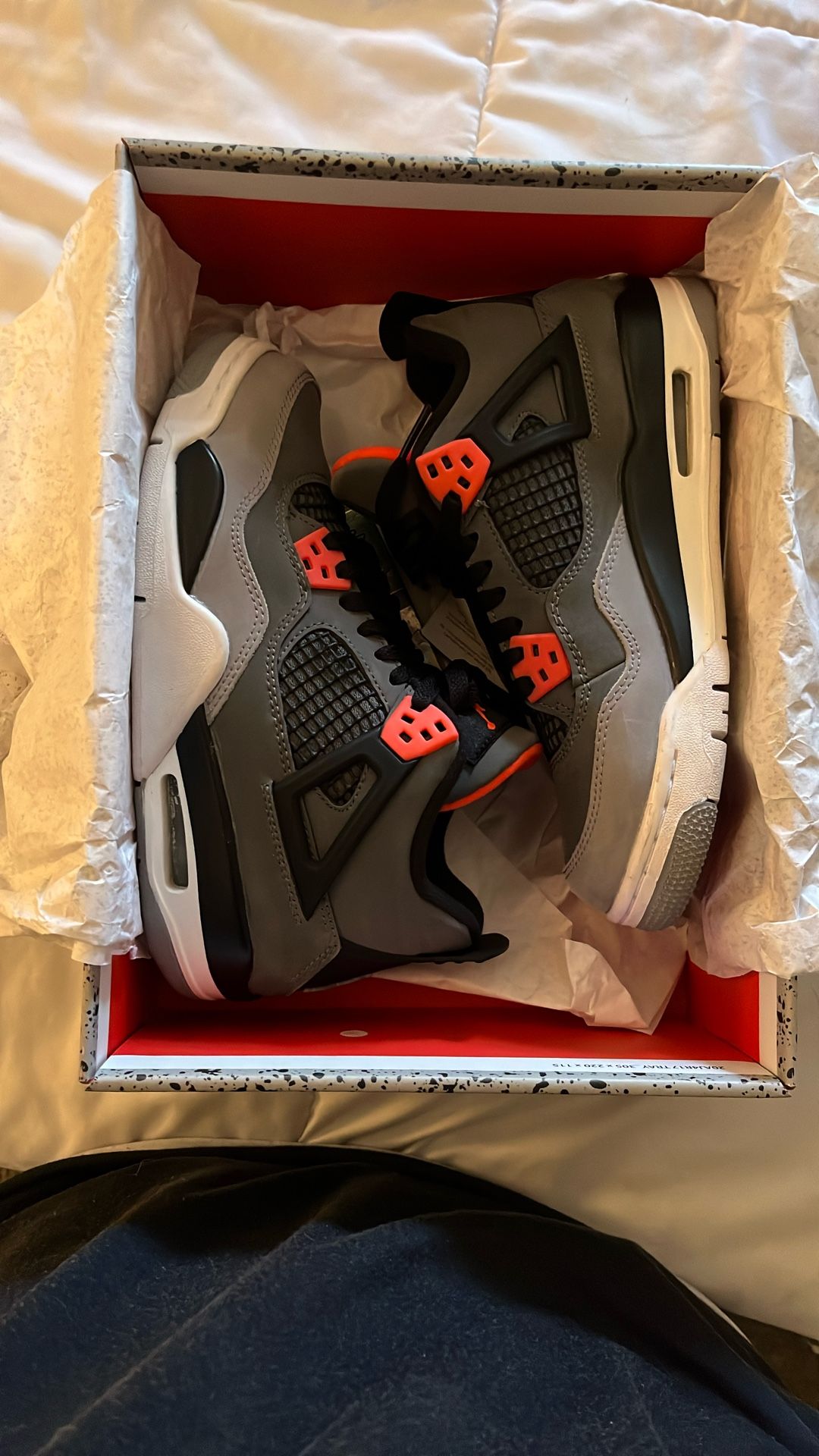 jordan 4 retro (gradeschool)