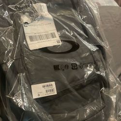 Brand New Oakley Bag Grey $40 Retail $75 Plus Retail