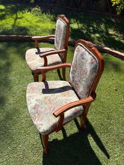 Set of chairs