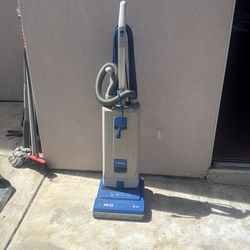 PV12 Vacuum Cleaner