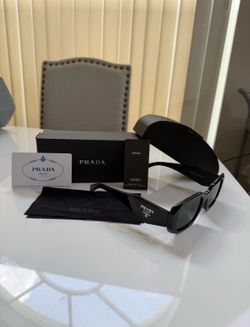 Prada Black Sunglasses with Full Set