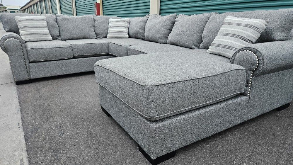 FREE DELIVERY!!! Comfy "3pc" Sectional Couch (GRAY)