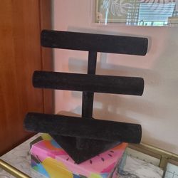 Velvet bracelet display