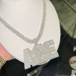 Custom 3.5” Pendant & 10mm Cuban Deal