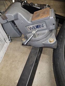 Wilton vise grip for truck
