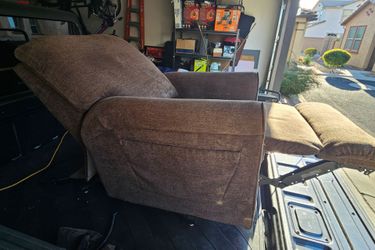 Lazyboy recliner (electric)