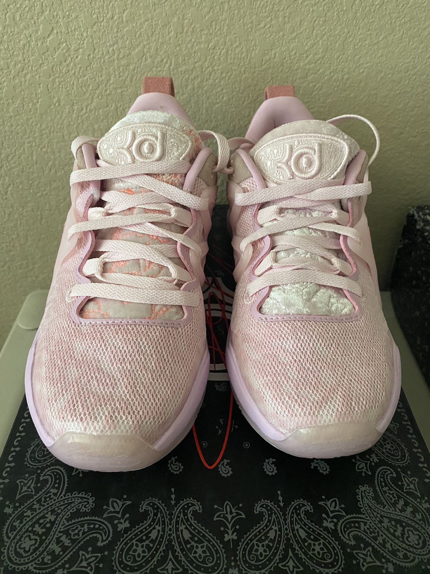 Nike KD 15 Aunt Pearls (Send Offers!!)