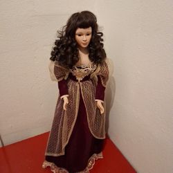 Parcelyn doll very beautiful.
Nothing's broken