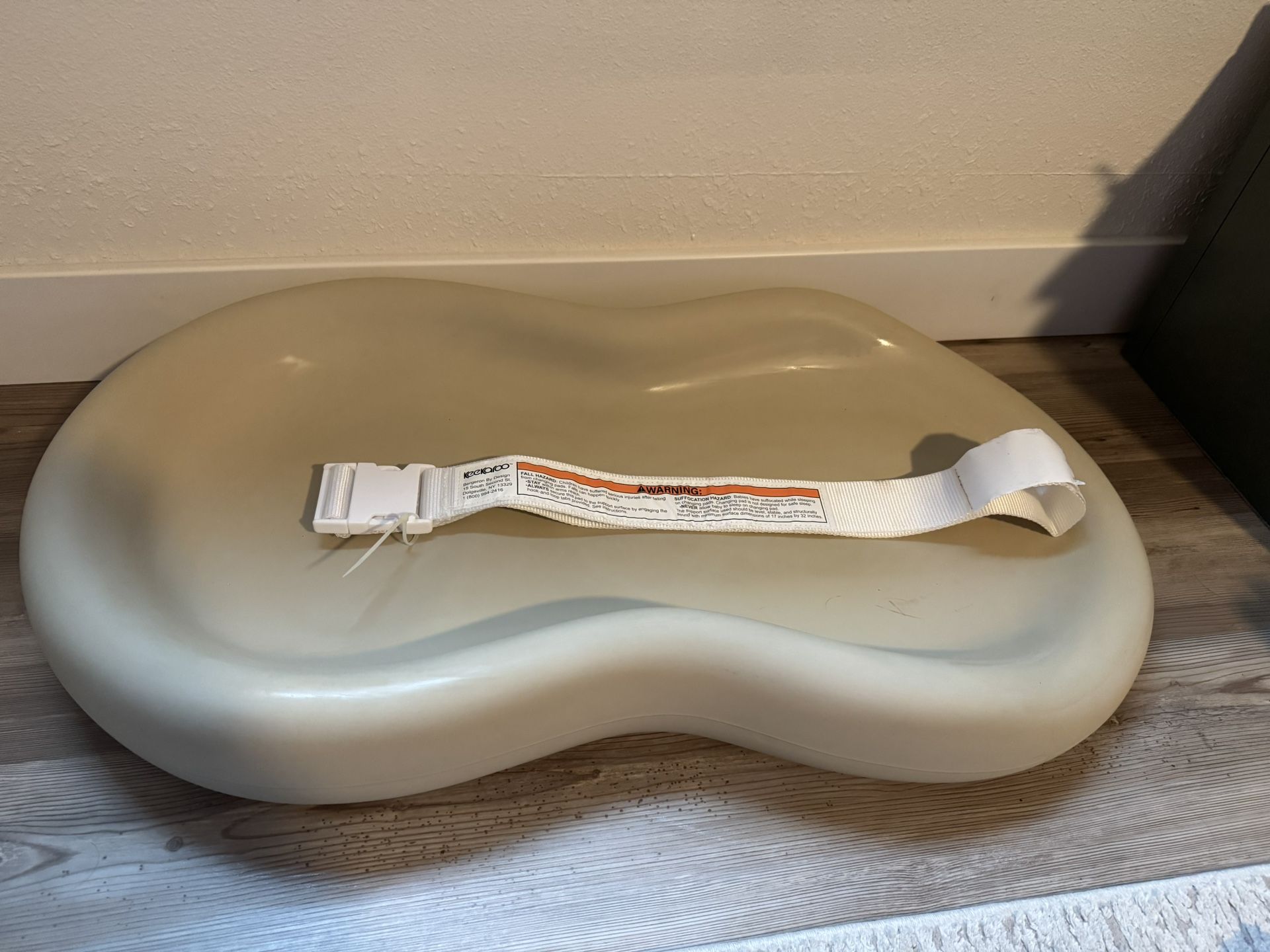 Keekaroo Peanut Changer Baby