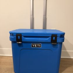 YETI Roadie 60 Cooler - Big Wave Blue