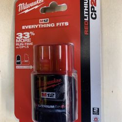 Milwaukee M12 12-Volt Lithium-Ion 2.0 Ah Compact Battery Pack Precio Firme $35