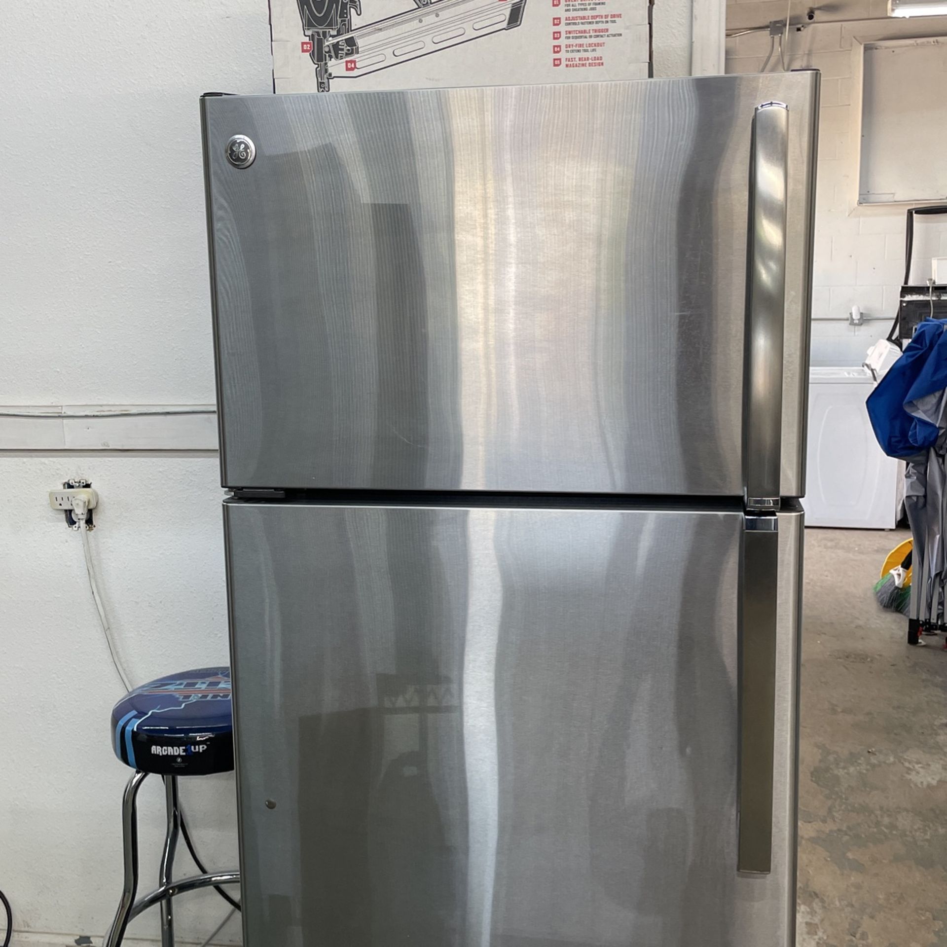 Te Refrigerator Top And Bottom In Stainless Steel Used