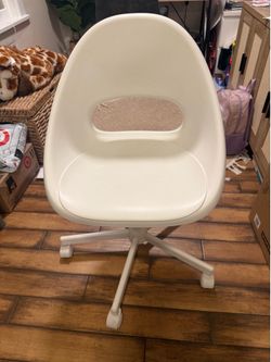 Adjustable desk chair