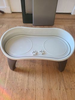 Elevated Pet Feeding Tray