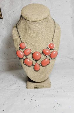 Pre-Owned Orange Necklace – Vibrant and Stylish Accessory!