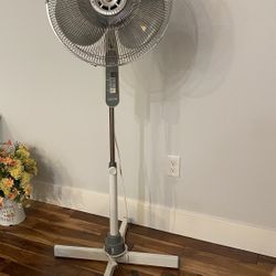 Standing oscillating 16”  Fan Adjustable 45” to 58” Tall
