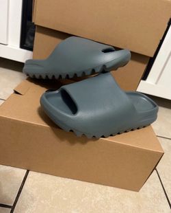 Yeezy slides sizes 8,8,10