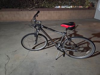 Schwinn Men's Capitol 700 custom Hybrid Bike