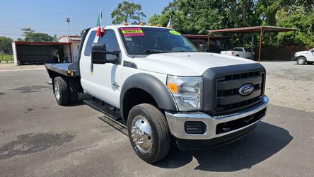 2016 Ford F550 Super Duty Flatbed Chassis