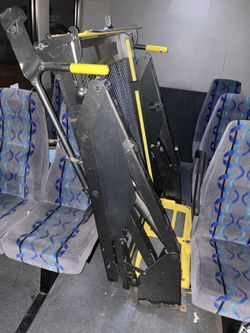 Wheel chair lift
