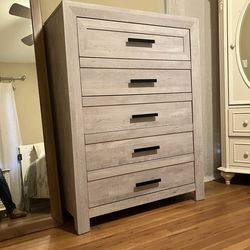 Dresser