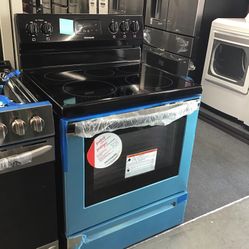 New Scratch And Dent Frigidaire 5 Burner Glass Top Black And Stainless Steel Range. 1 Year Warranty 