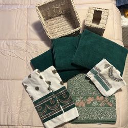 BATHROOM TOWEL / ACCESSORY SET