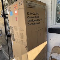 BLACK+DECKER 17 Cu. Ft. Convertible Freezer Refrigerator, Upright Freezer with Glass Shelves, ENERGY STAR rated, Frost Free, Black