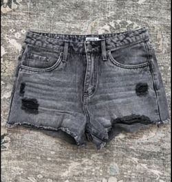Women's high-rise shorts