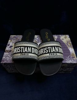 DIFFERENT LUXURY DESIGNER SNEAKERS