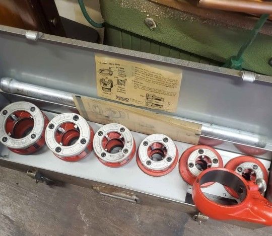 Ridgid 12-R Exposed Ratchet Pipe Threader Set 1/2"-2" Die Heads Like New