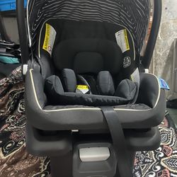 Graco  infant car seat with base
