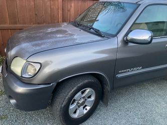 Toyota tundra. Gray 4.7