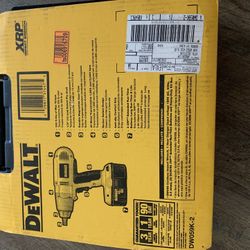 Dewalt heavy duty 18v impact wrench kit