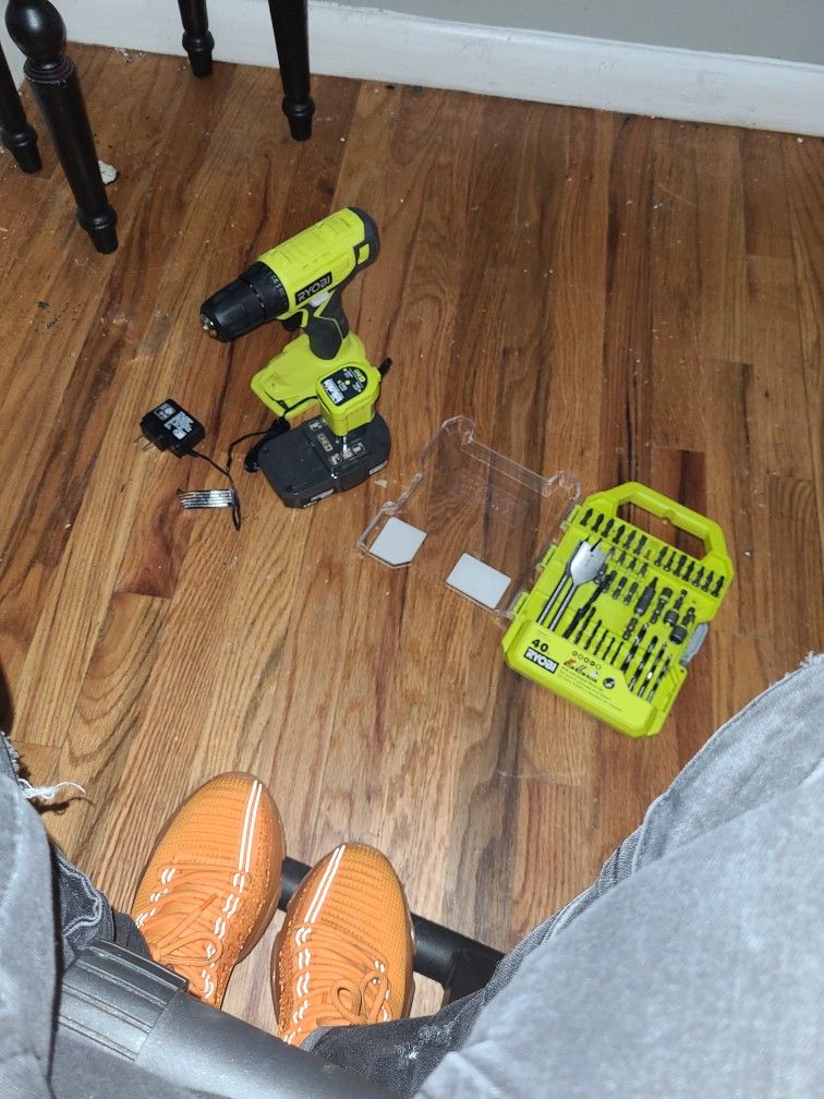 Ryobi Drill With Charger And Drill Set