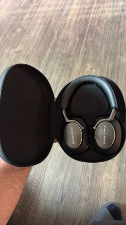 Bowers & Wilkins Px7 S2 Wireless Noise Cancelling Headphones – Like New