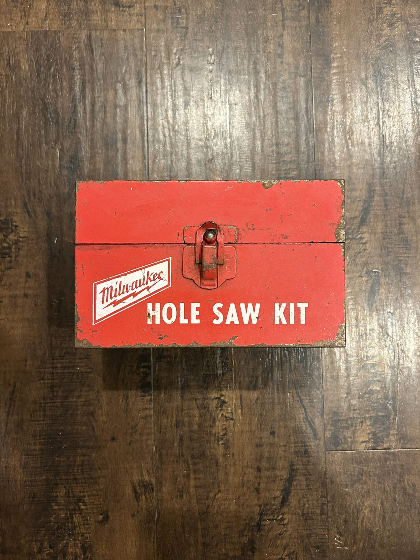 VINTAGE MILWAUKEE HOLE SAW KIT BOX