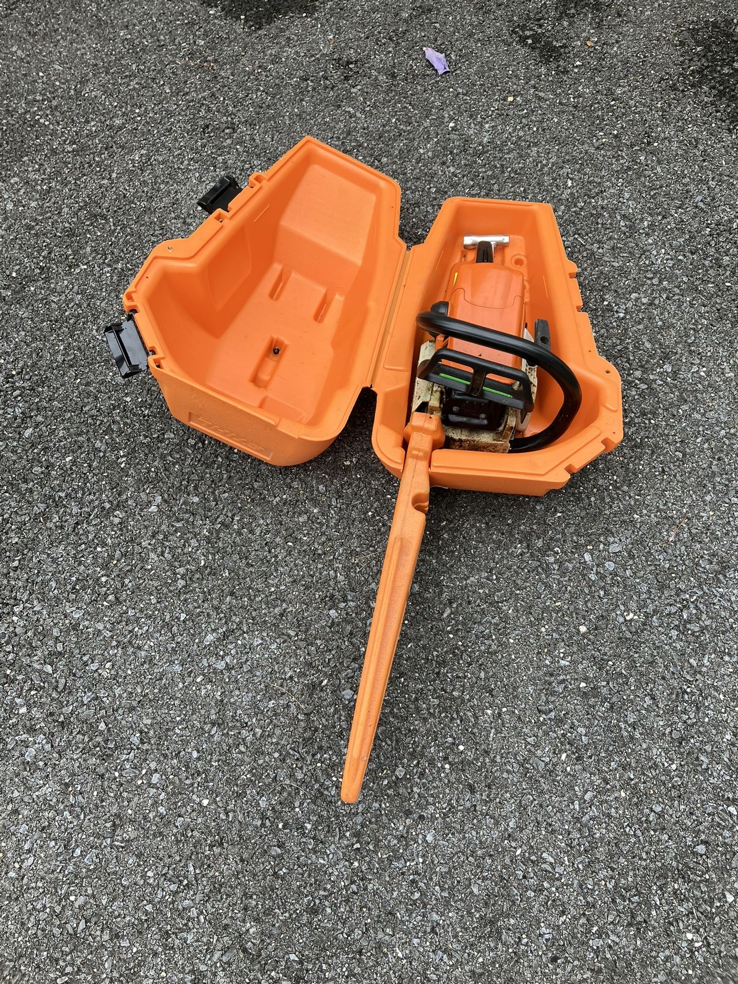 Stihl MS260 Chainsaw with case