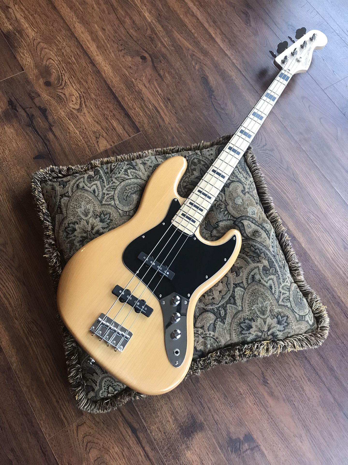 Squier Vintage Modified Class Vibe Jazz Bass Guitar