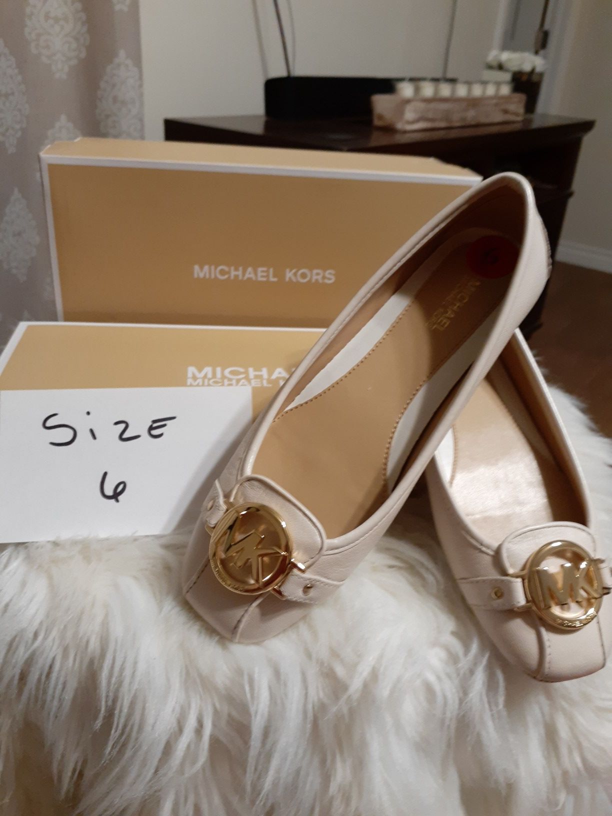 MICHAEL KORS SIZE 6