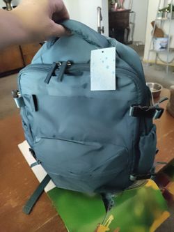NEW BACKPACK ( VACUUM COMPRESSION TRAVEL).  SEE ALL PICS        PICK ⛏️ UP ONLY