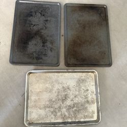 2 Griddle Pans And A Baking Sheet