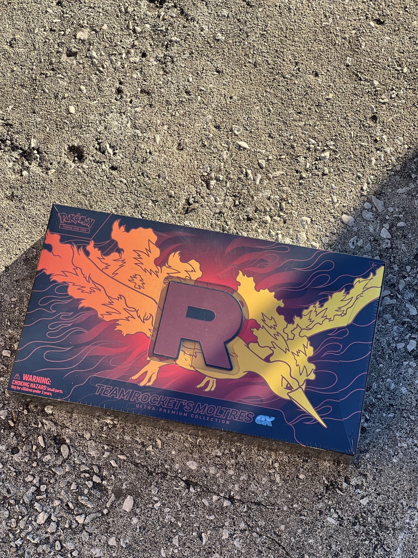 Pokémon TCG: Team Rocket's Moltres ex Ultra-Premium Collection
