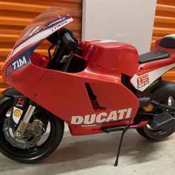 PEG PEREGO DUCATI GP (12 VOLT)  BRAND NEW!