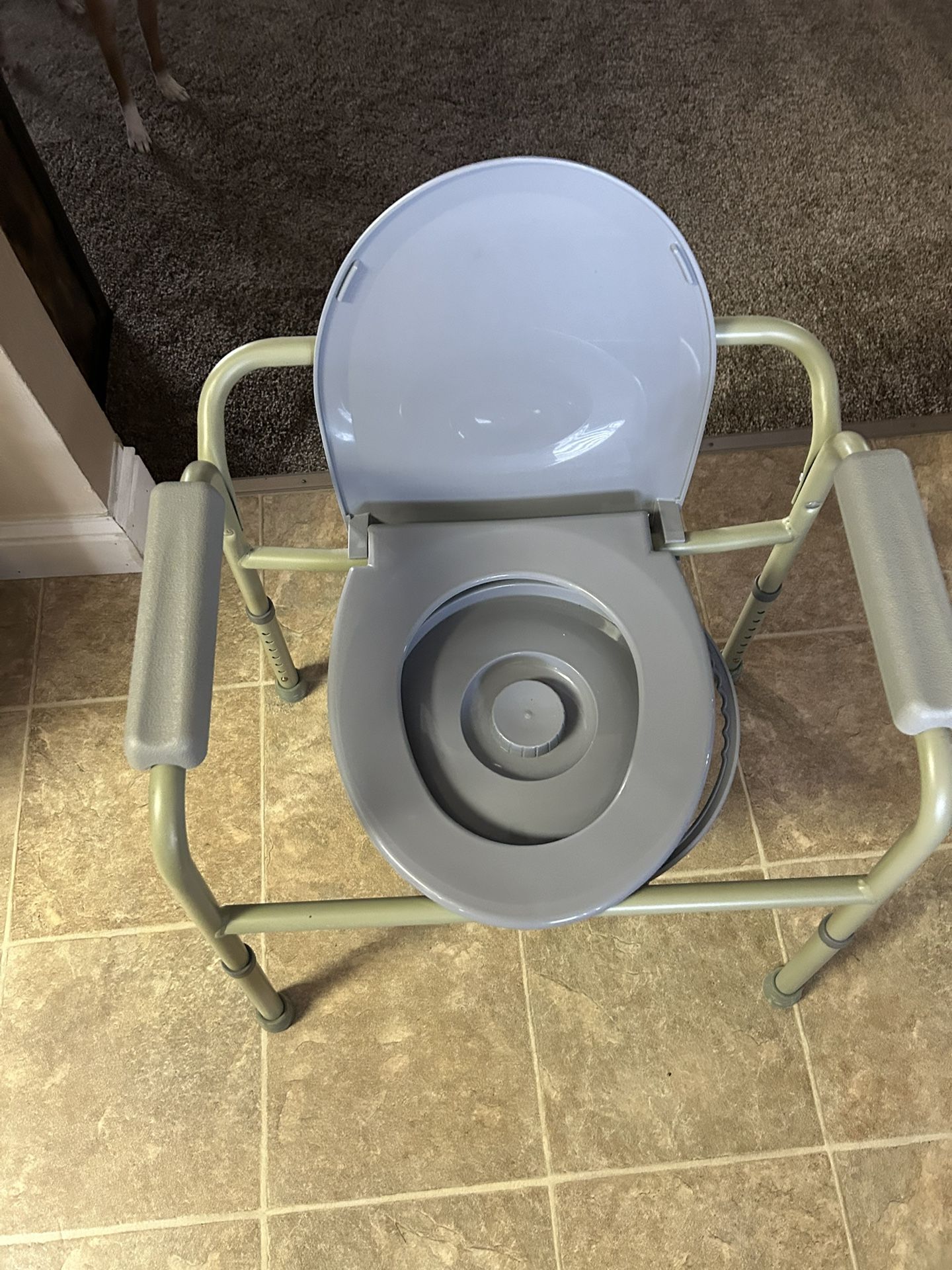 Nova Commode